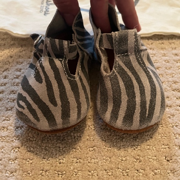Mon Petit Shoes Soft Sole T Strap Distressed Zebra Suede Sz 3 - Picture 2 of 7